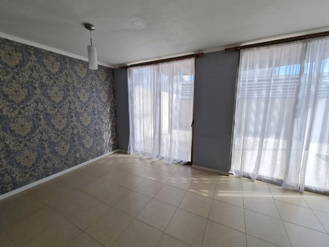 VENDE CASA TRAV.D. E.1 3D. 3B. 2E. CON LOZA P/3ER PIS