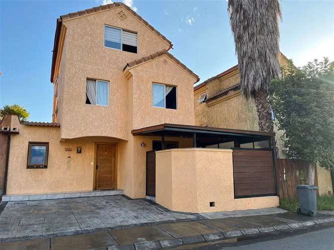 Casa en venta de 4 dorm. en Huechuraba