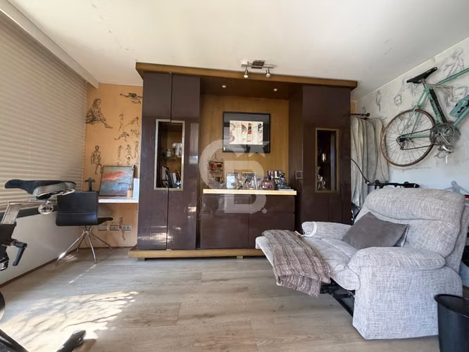 Encantadora Casa Familiar con Amplio Jardín y Piscina