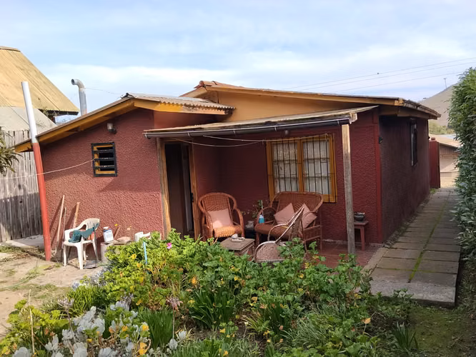 Se vende casa amoblada a pasos de la playa de Matanza - Imagen 2