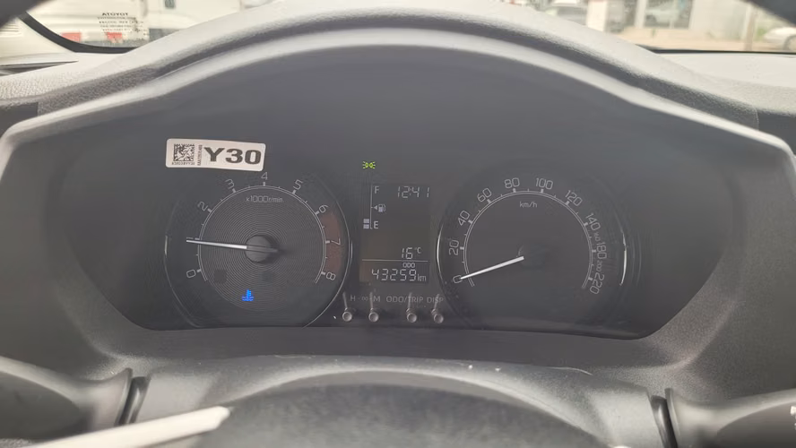ToyotaYARIS SD 1.5 FULL MEC. (INCLUYE PATENTE TAXI EJECUTIVO) 1.5 • 4x2 • Mecánica • 2025