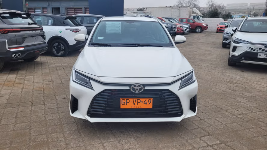 ToyotaYARIS SD 1.5 FULL MEC. (INCLUYE PATENTE TAXI EJECUTIVO) 1.5 • 4x2 • Mecánica • 2025