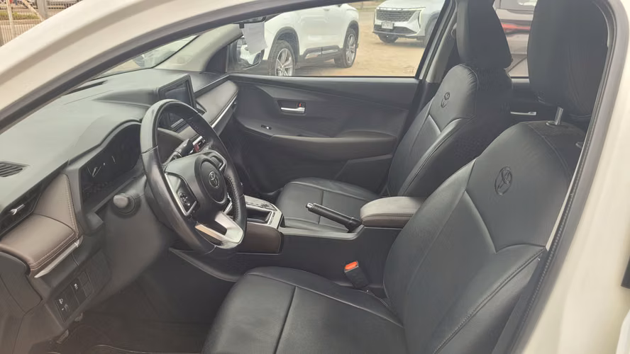 ToyotaYARIS SD 1.5 FULL MEC. (INCLUYE PATENTE TAXI EJECUTIVO) 1.5 • 4x2 • Mecánica • 2025