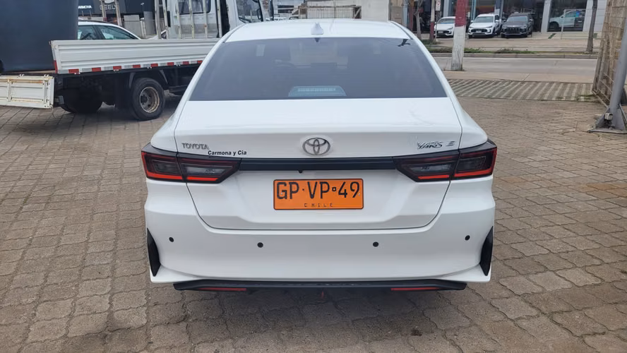 ToyotaYARIS SD 1.5 FULL MEC. (INCLUYE PATENTE TAXI EJECUTIVO) 1.5 • 4x2 • Mecánica • 2025