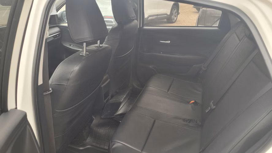 ToyotaYARIS SD 1.5 FULL MEC. (INCLUYE PATENTE TAXI EJECUTIVO) 1.5 • 4x2 • Mecánica • 2025