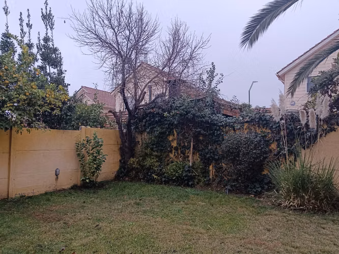 Propiedad a la venta en Pasaje Los Espinos, Larapinta.