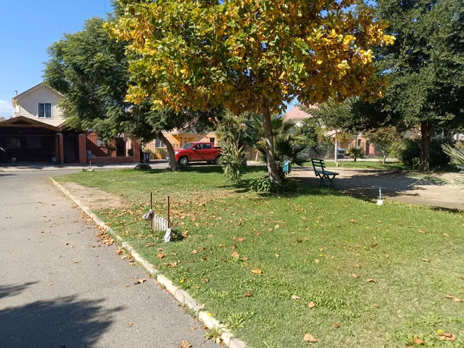 AMPLIA PROPIEDAD AISLADA A LA VENTA CALLE PEUMO, LARAPINTA LAMPA.
