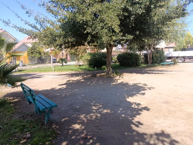 AMPLIA PROPIEDAD AISLADA A LA VENTA CALLE PEUMO, LARAPINTA LAMPA.
