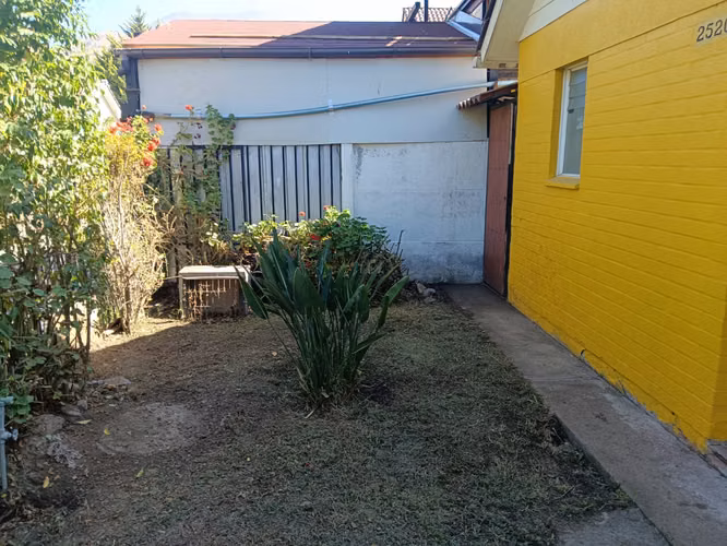 AMPLIA PROPIEDAD AISLADA A LA VENTA CALLE PEUMO, LARAPINTA LAMPA.