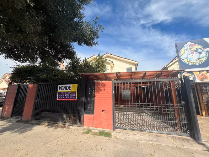 Propiedad en Av. Los Halcones Larapinta ideal para uso comercial
