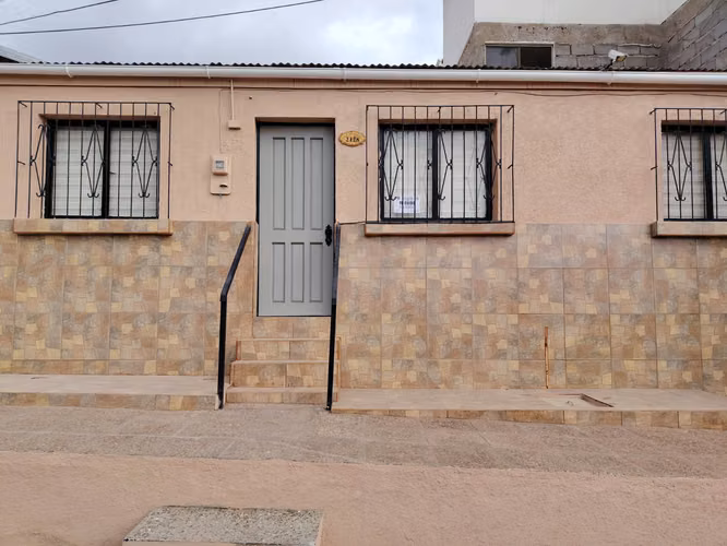 Se arrienda casa completamente remodelada