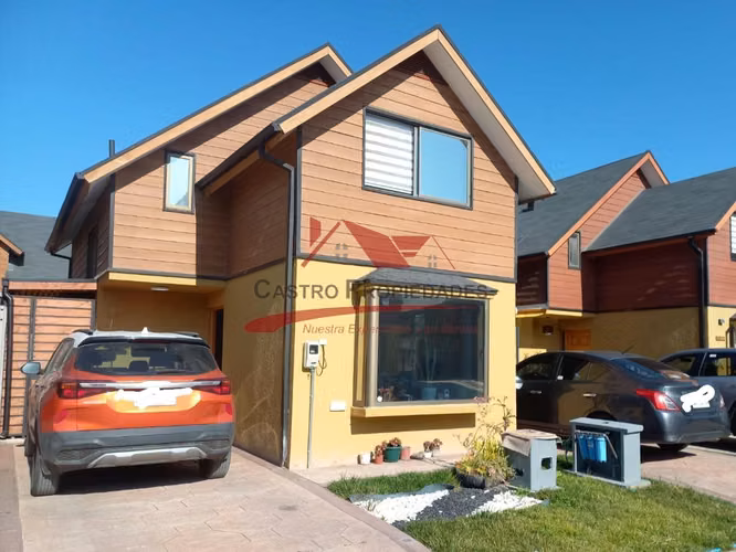 Hermosa Casa Aislada de 3 Dormitorios y 3 Baños, Buin.