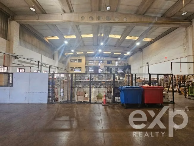 Bodega con oficinas en arriendo en Santiago - 900 m2 estac - Imagen 2