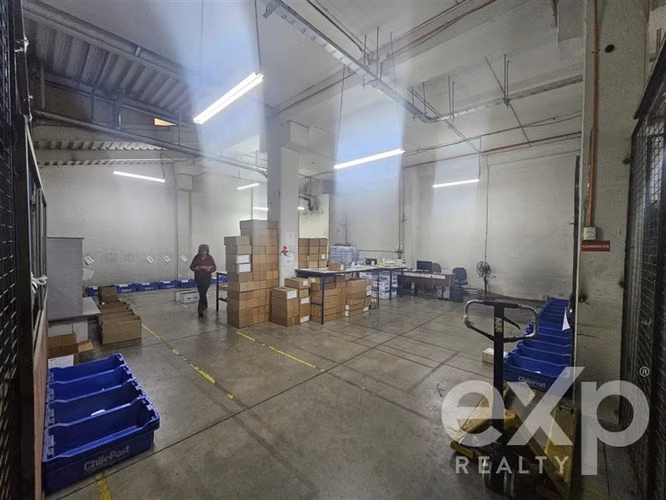 Conjunto de Oficinas con Bodega en arriendo en Santiago