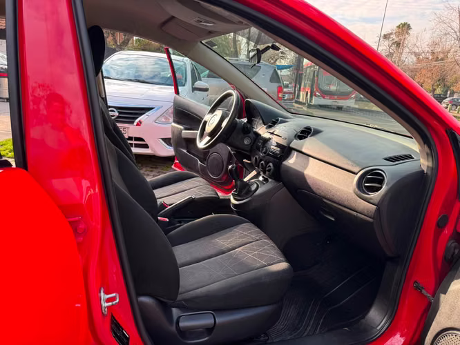 MAZDA 2 SPORT 1.5 MEC SOLO 100.000 KM VER EN LAS CONDES 2015