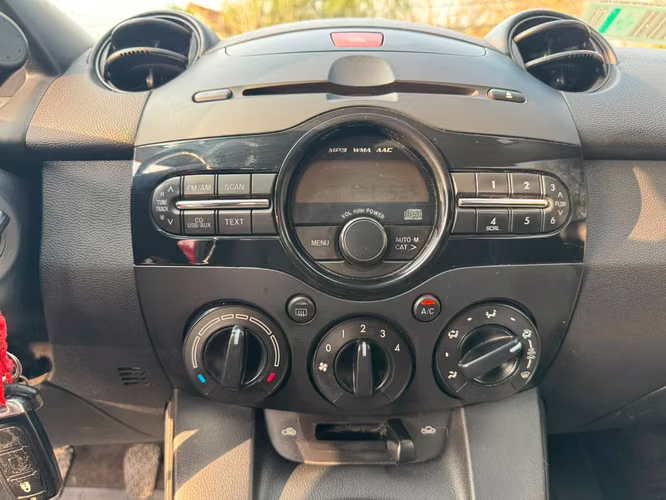 MAZDA 2 SPORT 1.5 MEC SOLO 100.000 KM VER EN LAS CONDES 2015
