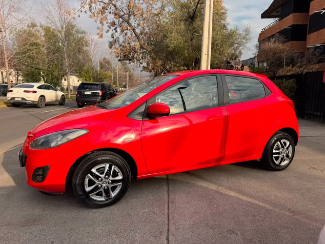 MAZDA 2 SPORT 1.5 MEC SOLO 100.000 KM VER EN LAS CONDES 2015