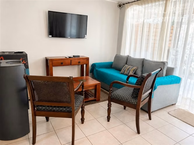 Amplia casa en venta en condominio de 5 dorm, 4 baños Pucón - Imagen 2