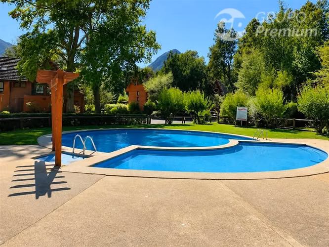 Amplia casa en venta en condominio de 5 dorm, 4 baños Pucón