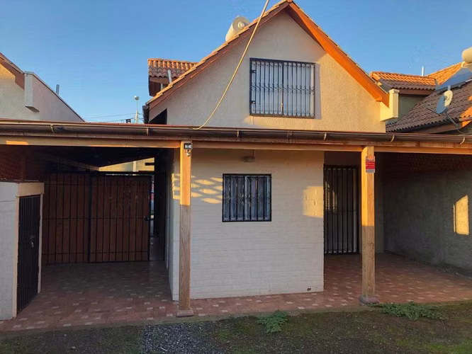 Moderna Casa con Diseño Vanguardista (178420)