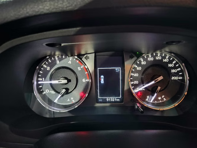 TOYOTA HILUX 4X4 FULL EQUIPO, RECIBO VEHICULOS - Imagen 19