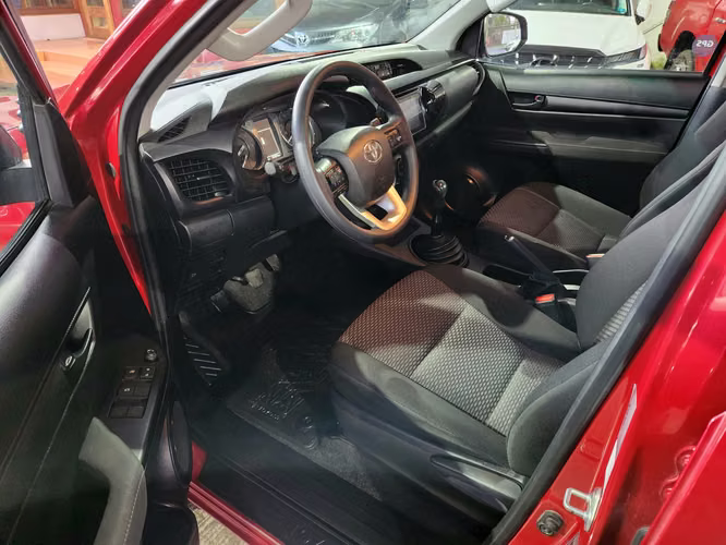TOYOTA HILUX 4X4 FULL EQUIPO, RECIBO VEHICULOS - Imagen 15