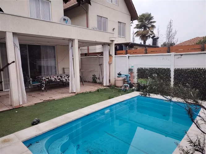 Casa en venta de 4 dorm. en Huechuraba