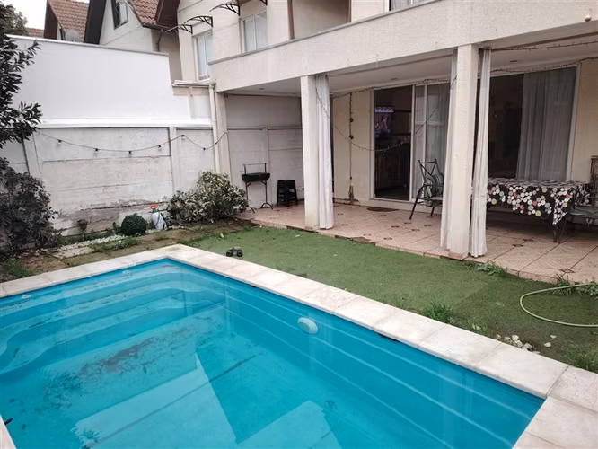 Casa en venta de 4 dorm. en Huechuraba