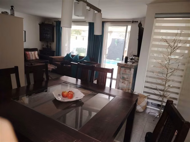 Casa en venta de 4 dorm. en Huechuraba