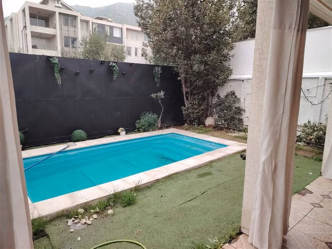 Casa en venta de 4 dorm. en Huechuraba