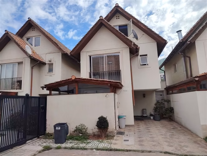 Casa en venta de 4 dorm. en Huechuraba