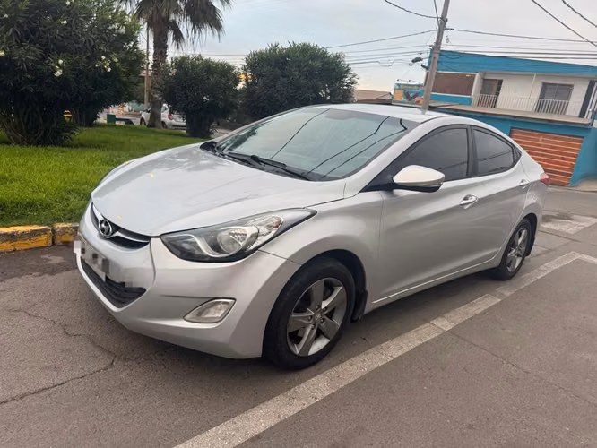 HYUNDAI ELANTRA 1.6 AÑO 2012