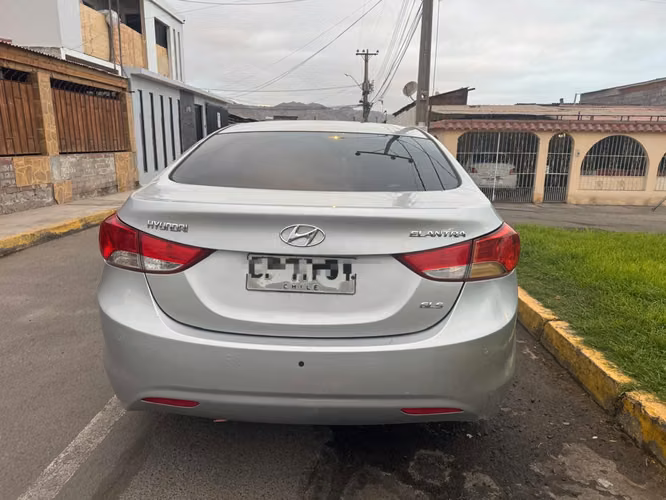 HYUNDAI ELANTRA 1.6 AÑO 2012