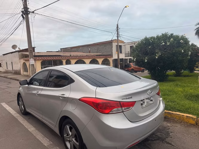HYUNDAI ELANTRA 1.6 AÑO 2012