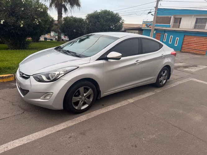 HYUNDAI ELANTRA 1.6 AÑO 2012