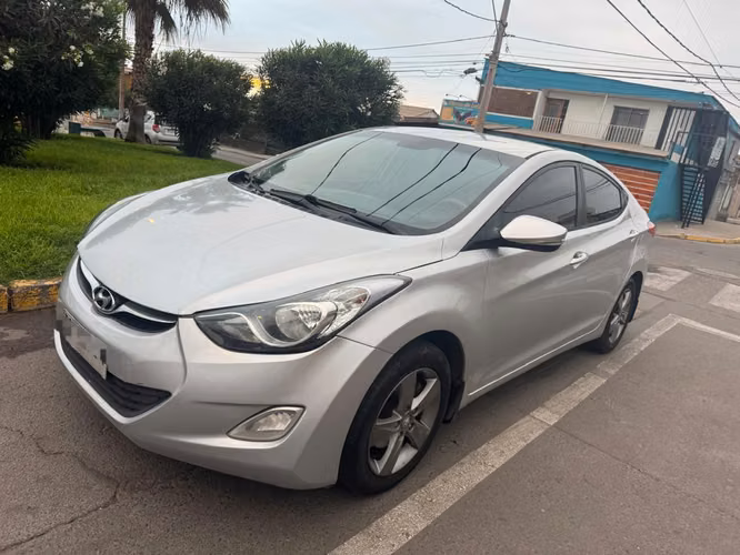 HYUNDAI ELANTRA 1.6 AÑO 2012