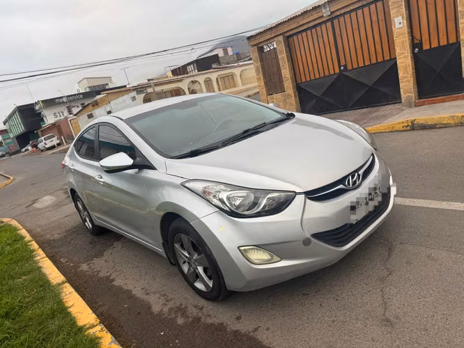 HYUNDAI ELANTRA 1.6 AÑO 2012