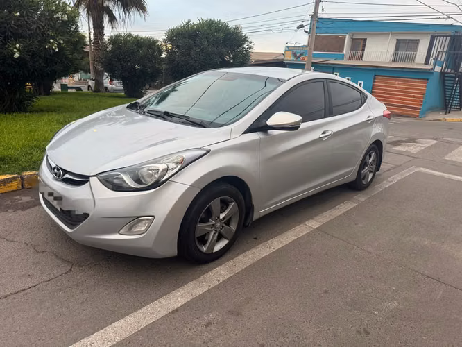 HYUNDAI ELANTRA 1.6 AÑO 2012