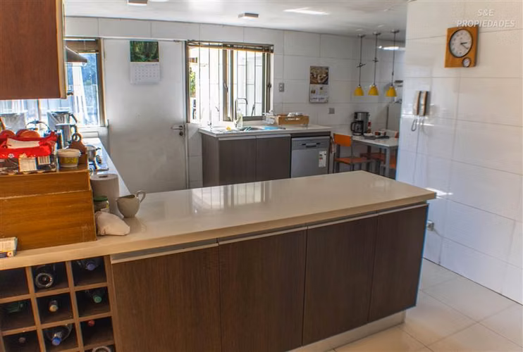 Casa en venta de 5 dorm. en Vitacura