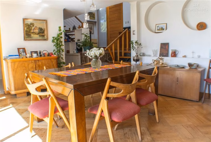 Casa en venta de 5 dorm. en Vitacura