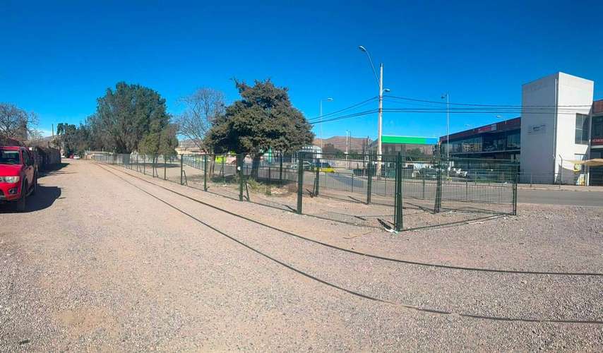 Se vende terreno de 972 m². (178445)