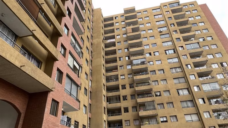 Arriendo 4 Dormitorios. 2 B. Metro Mirador. Mall Cenco
