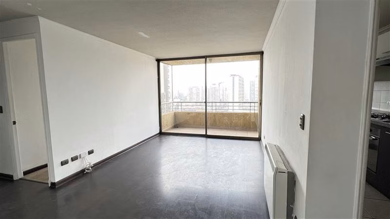 Arriendo 4 Dormitorios. 2 B. Metro Mirador. Mall Cenco
