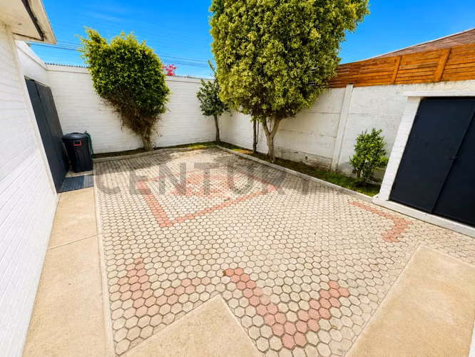 Se vende amplia casa Areyuna en La Serena