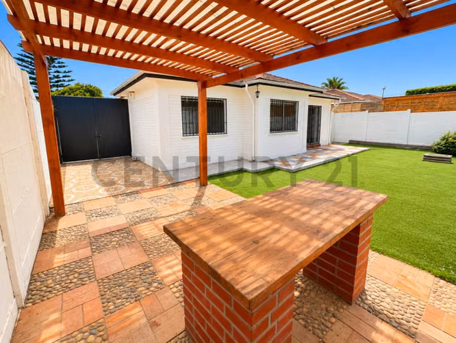 Se vende amplia casa Areyuna en La Serena