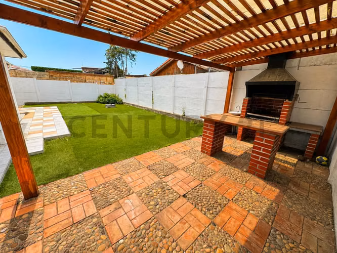 Se vende amplia casa Areyuna en La Serena