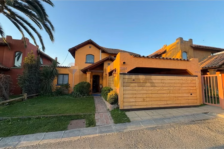 Casa familiar en exclusivo sector peñalolén