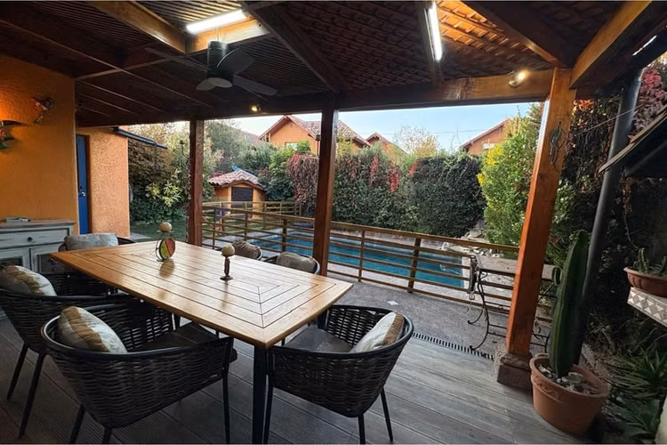 Casa familiar en exclusivo sector peñalolén