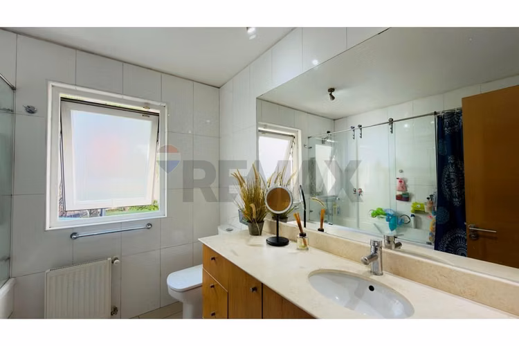 Precio cyber uf16.690 /casa en condominio seguro