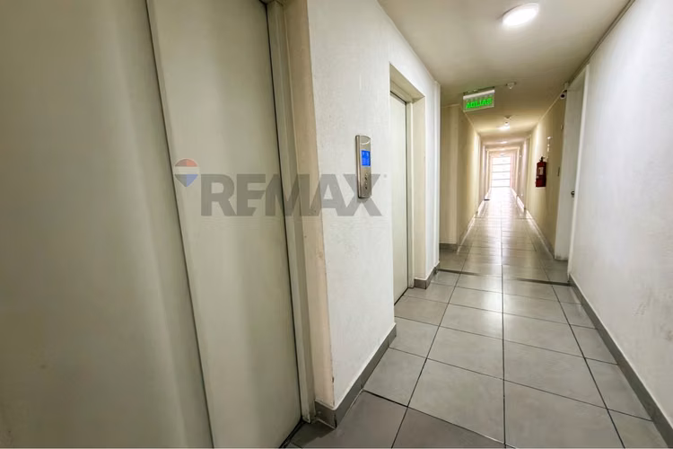 Depto con balcón, piscina y gimnasio